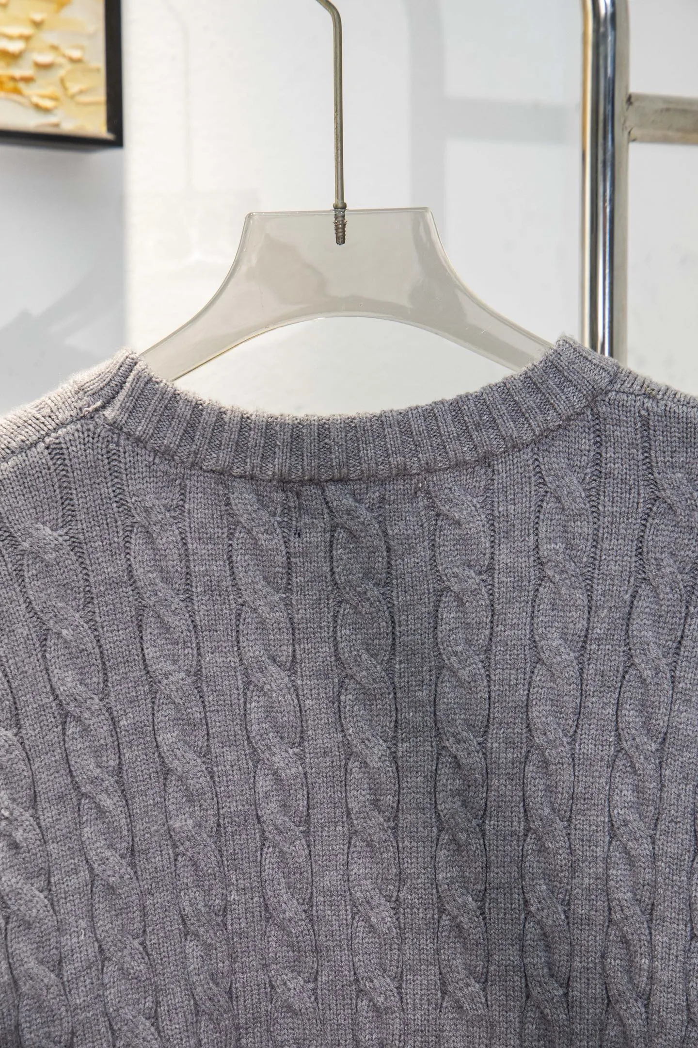 P210 model number: Y195 Ralph Lauren men's round neck sweater men's hemp flower original collar sweater. The version is really good-looking. It can be worn alone or as a jacket to be worn inside or outside. The upper body shows personal fashion charm. Four colors are available. The same style for men and women. A must-see item for new summer products. Tag, hanging grain, washed, packaging bag, full set of accessories. Very good appearance, super exquisite workmanship. Size: S-XL
